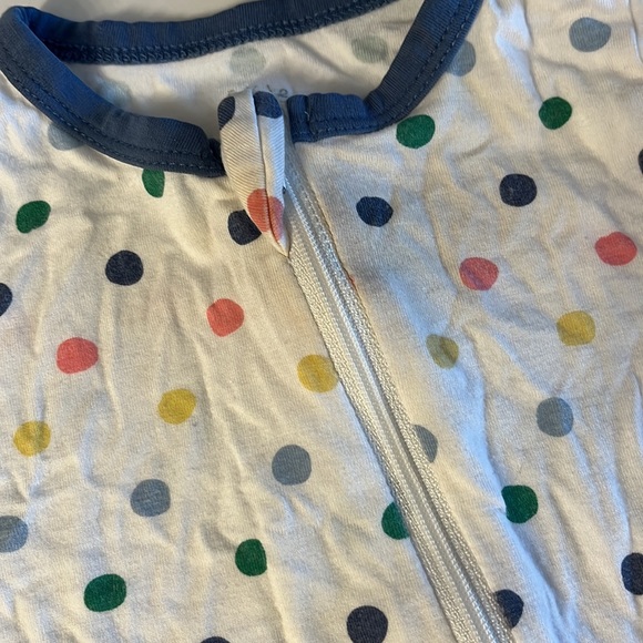 Kyte zippered footie in polka dot 6-12 mon - Picture 2 of 6